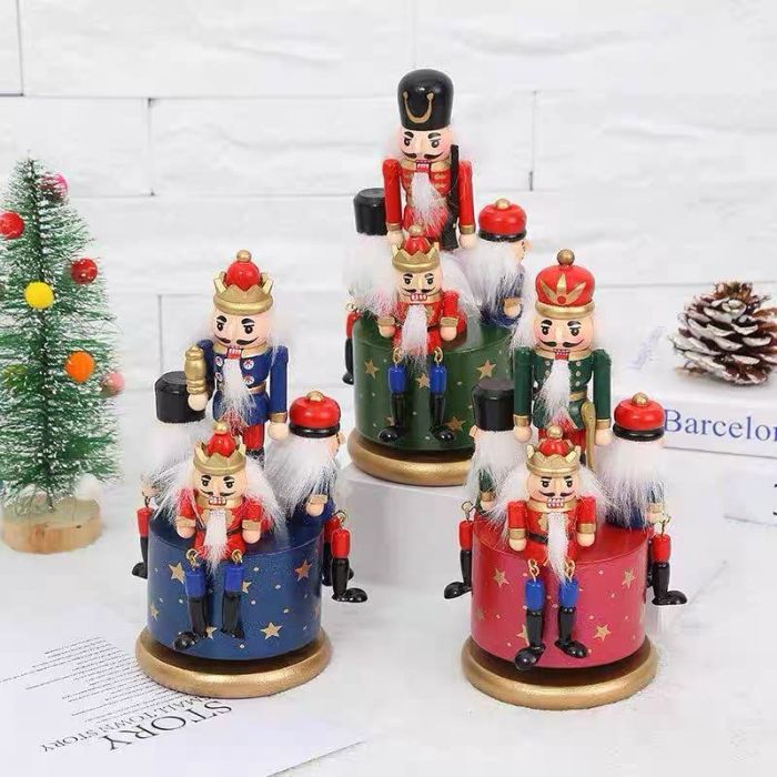 11x19cm Turning Nutcracker N01233